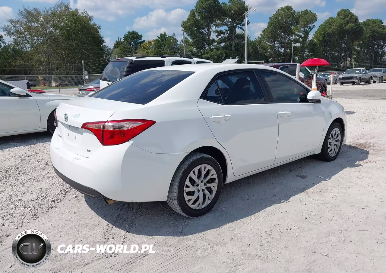 2017 Toyota Corolla Le VIN:5YFBURHE8HP625796 - 4