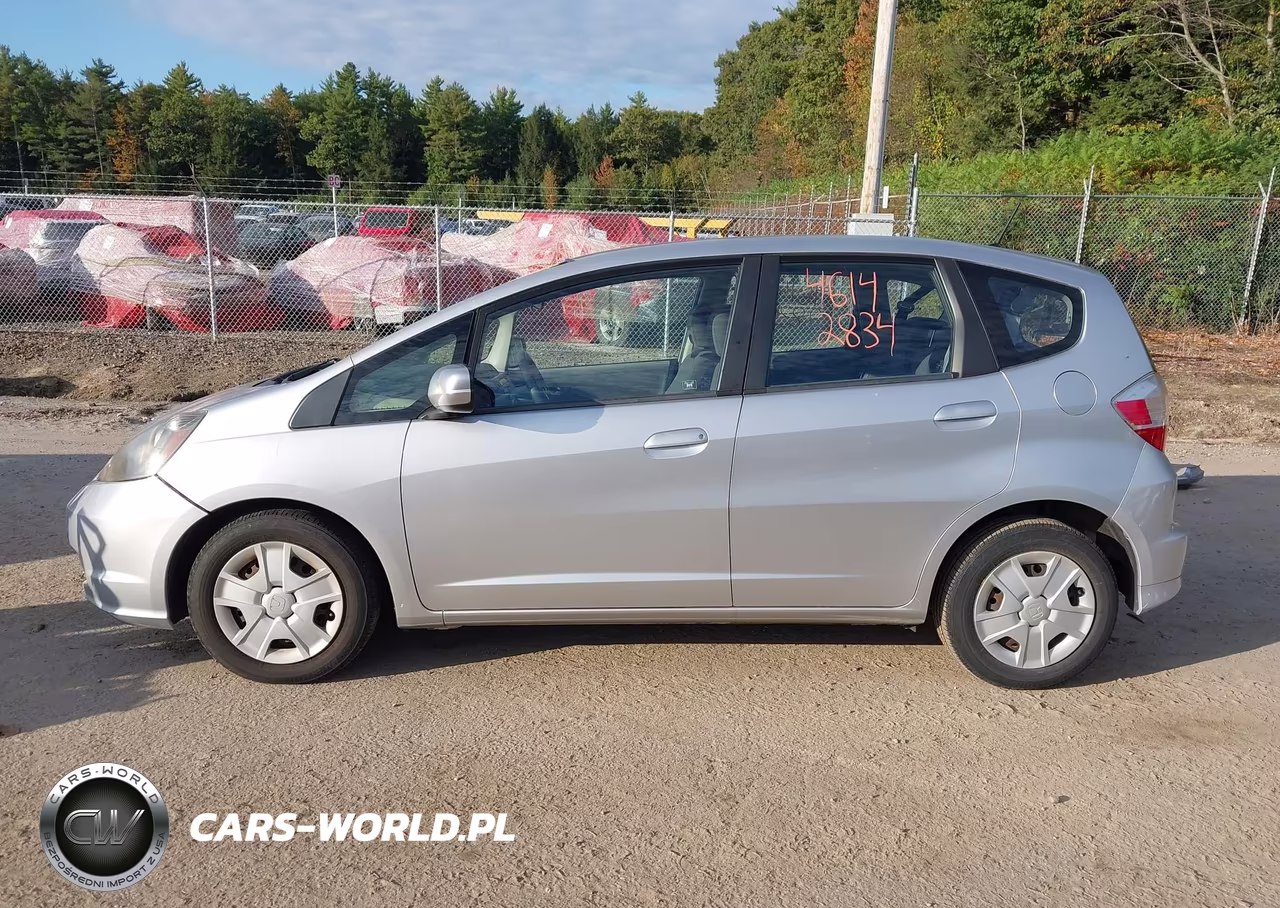2013 Honda Fit VIN:JHMGE8H30DC024038 - 12