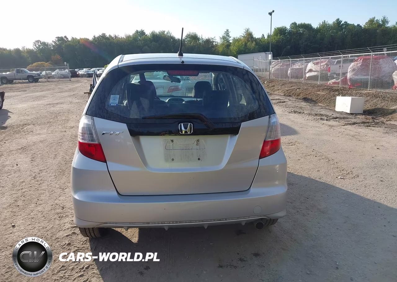 2013 Honda Fit VIN:JHMGE8H30DC024038 - 15