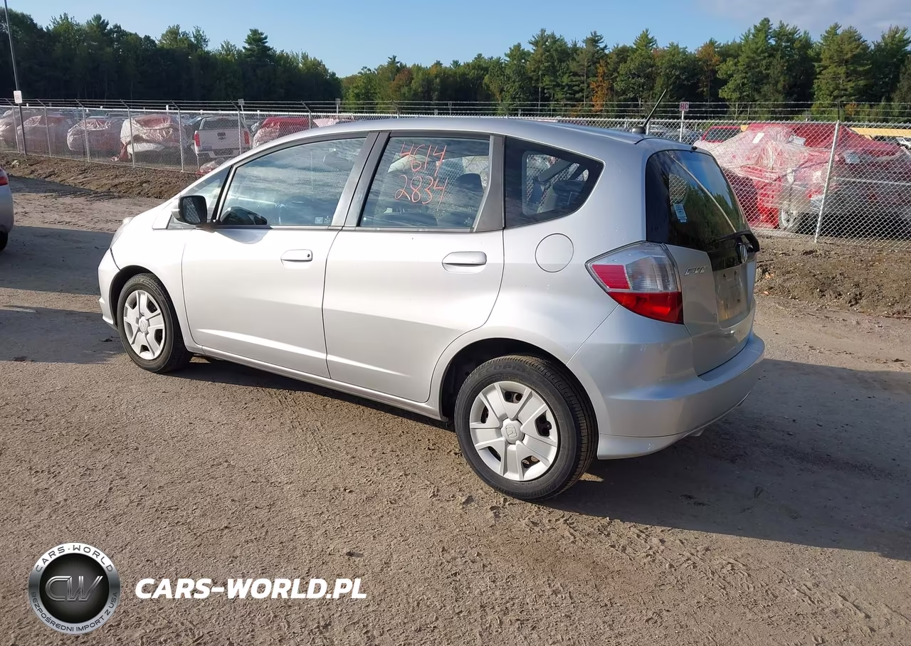 2013 Honda Fit VIN:JHMGE8H30DC024038 - 3