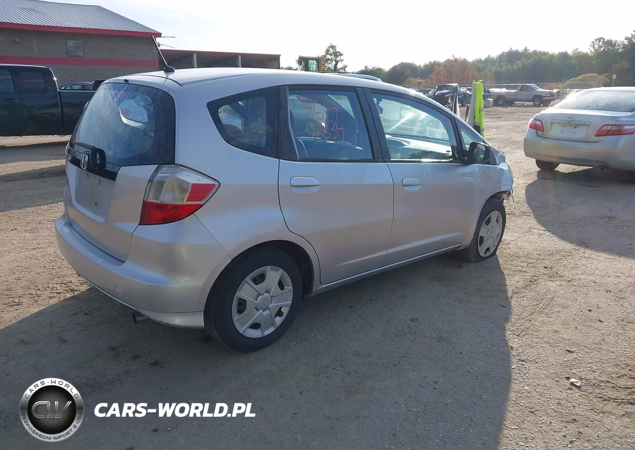 2013 Honda Fit VIN:JHMGE8H30DC024038 - 4
