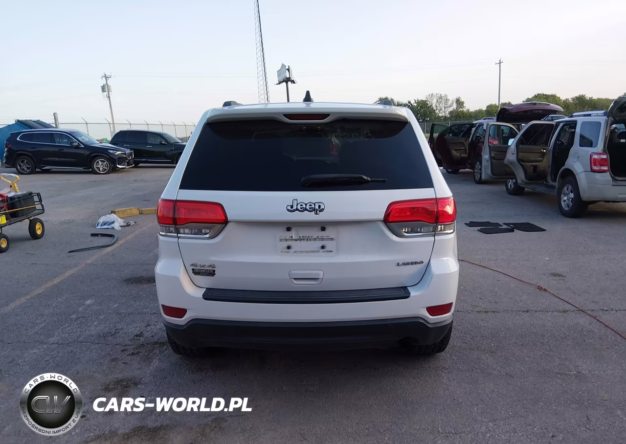 2014 Jeep Grand Cherokee Laredo VIN:1C4RJFAGXEC555093 - 17
