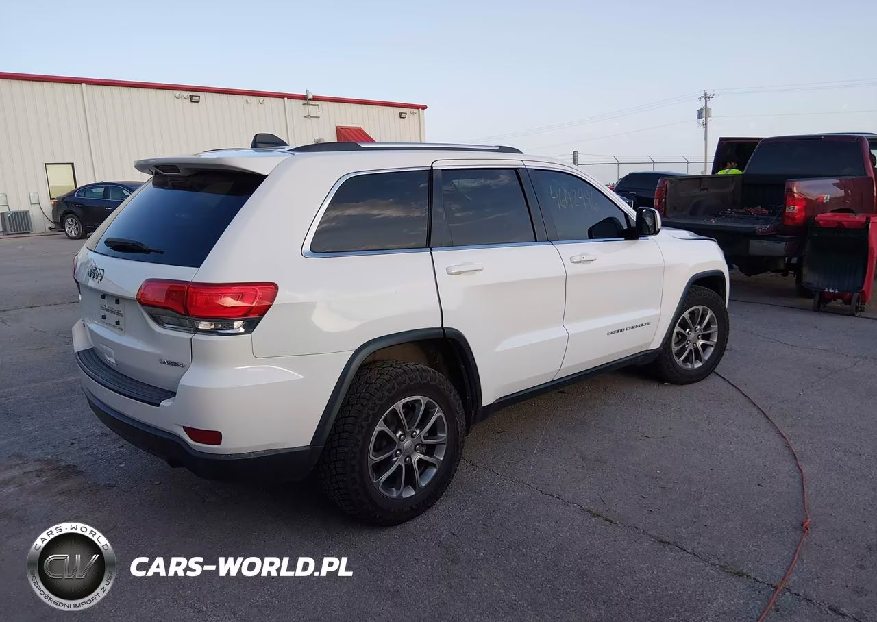 2014 Jeep Grand Cherokee Laredo VIN:1C4RJFAGXEC555093 - 4