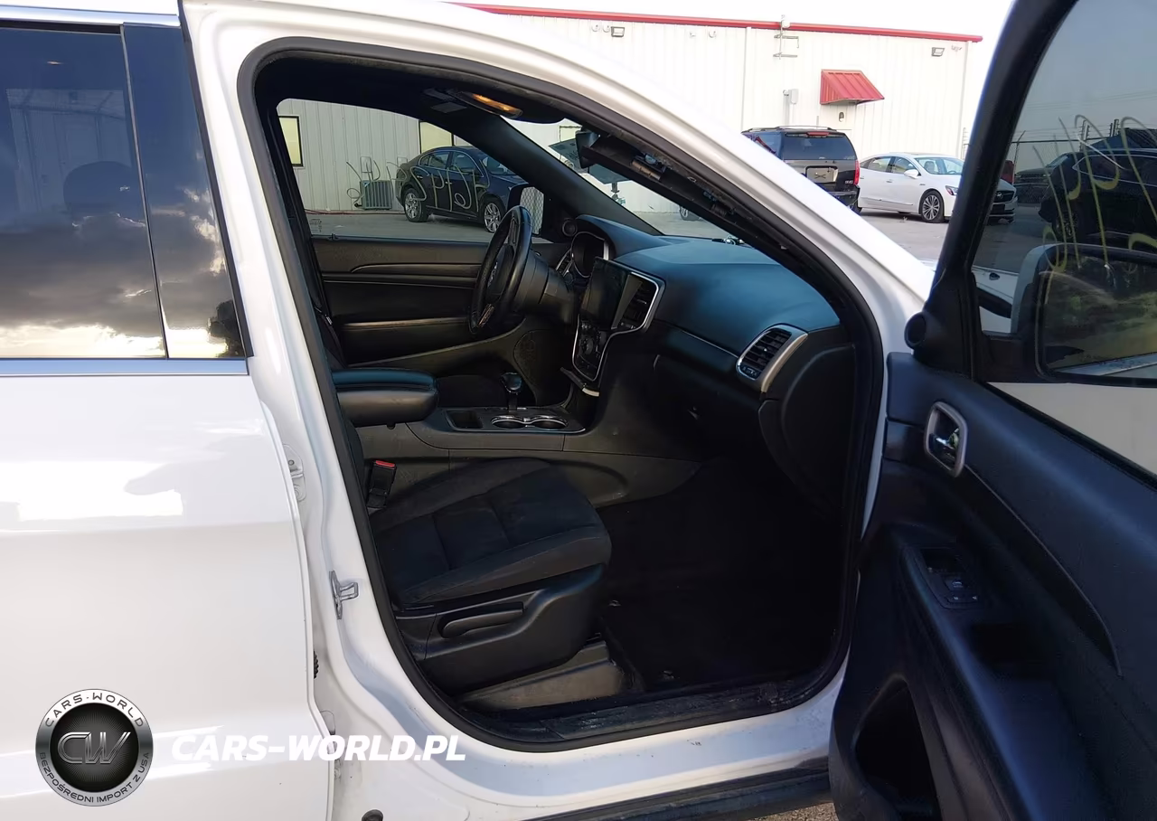 2014 Jeep Grand Cherokee Laredo VIN:1C4RJFAGXEC555093 - 5