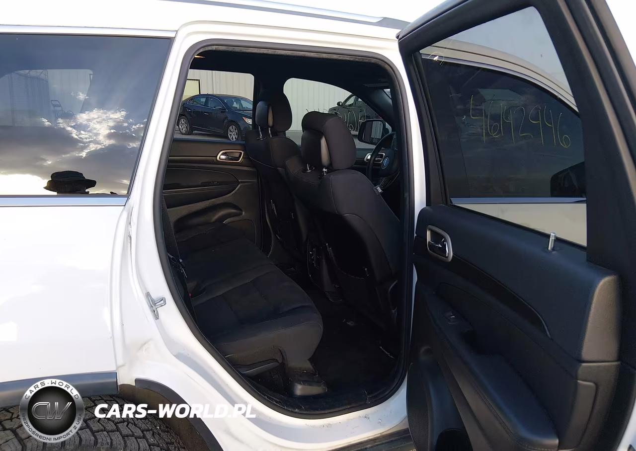 2014 Jeep Grand Cherokee Laredo VIN:1C4RJFAGXEC555093 - 8
