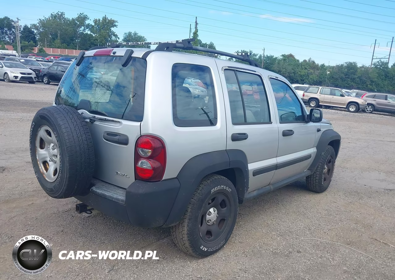 2005 Jeep Liberty Sport VIN:1J4GL48K15W701275 - 4