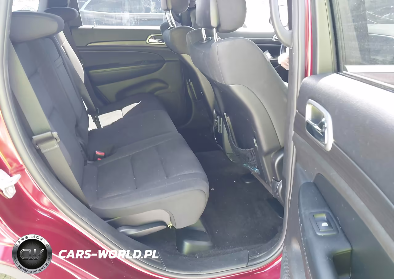 2018 Jeep Grand Cherokee Laredo 4X2 VIN:1C4RJEAG2JC182507 - 8