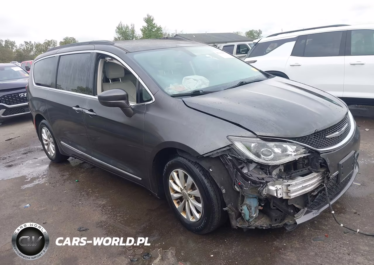 2017 Chrysler Pacifica Touring-L VIN:2C4RC1BG3HR505367 - 1