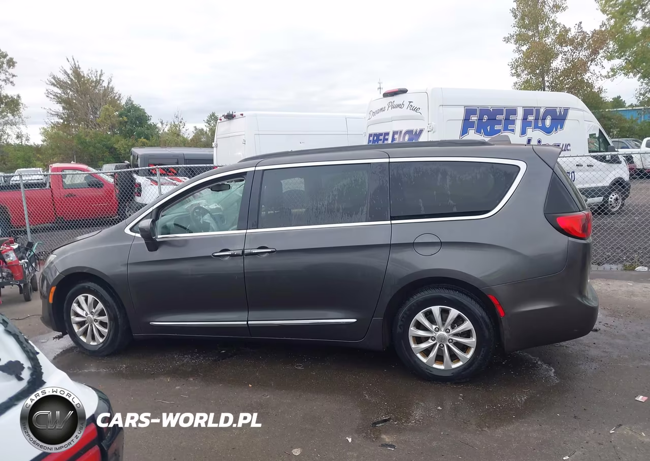 2017 Chrysler Pacifica Touring-L VIN:2C4RC1BG3HR505367 - 15