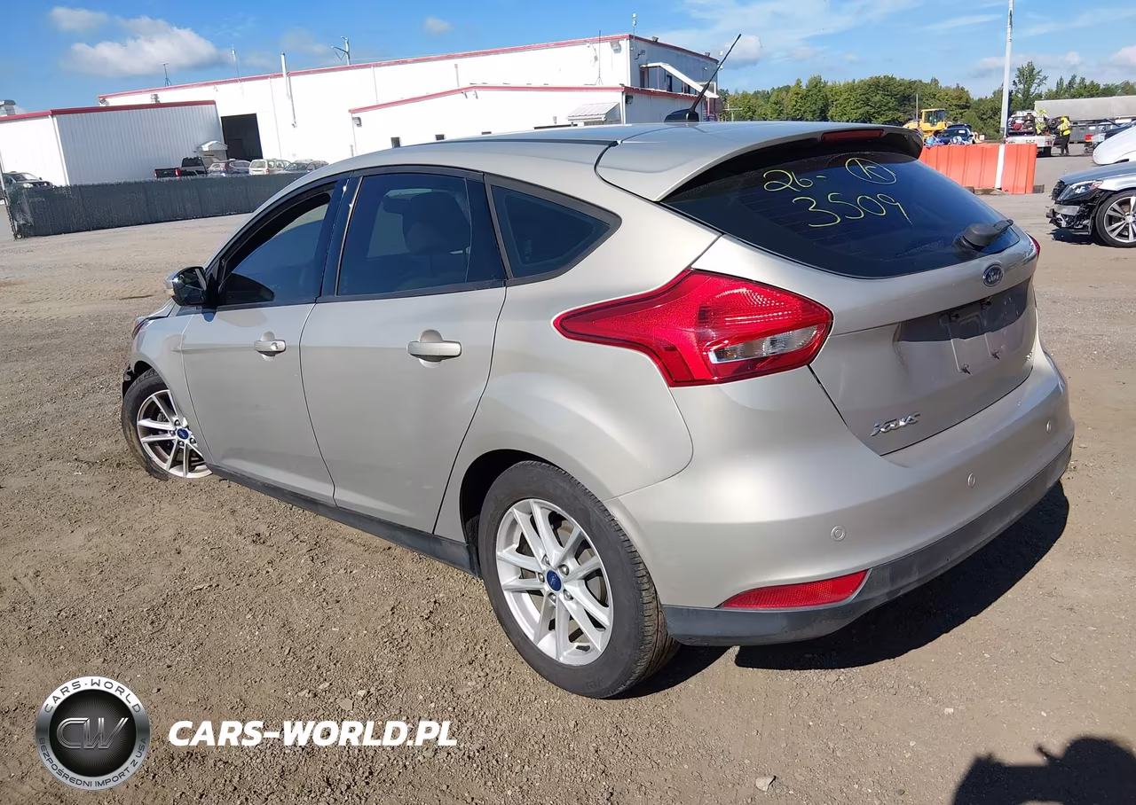2015 Ford Focus Se VIN:1FADP3K26FL227137 - 3