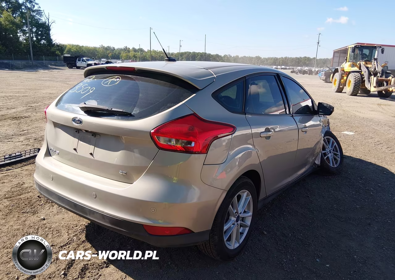 2015 Ford Focus Se VIN:1FADP3K26FL227137 - 4