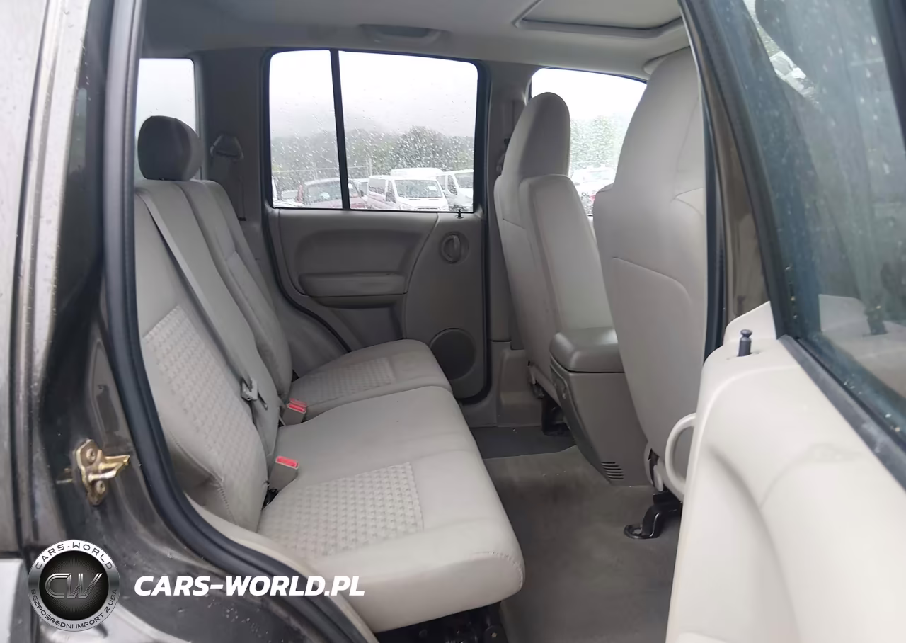 2006 Jeep Liberty Sport VIN:1J4GL48K36W282475 - 8