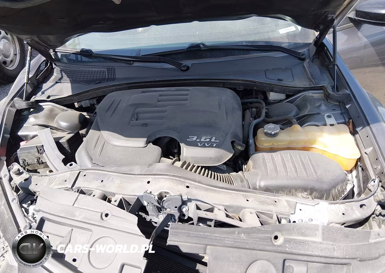 2019 Chrysler 300 Touring VIN:2C3CCAAG9KH728912 - 10
