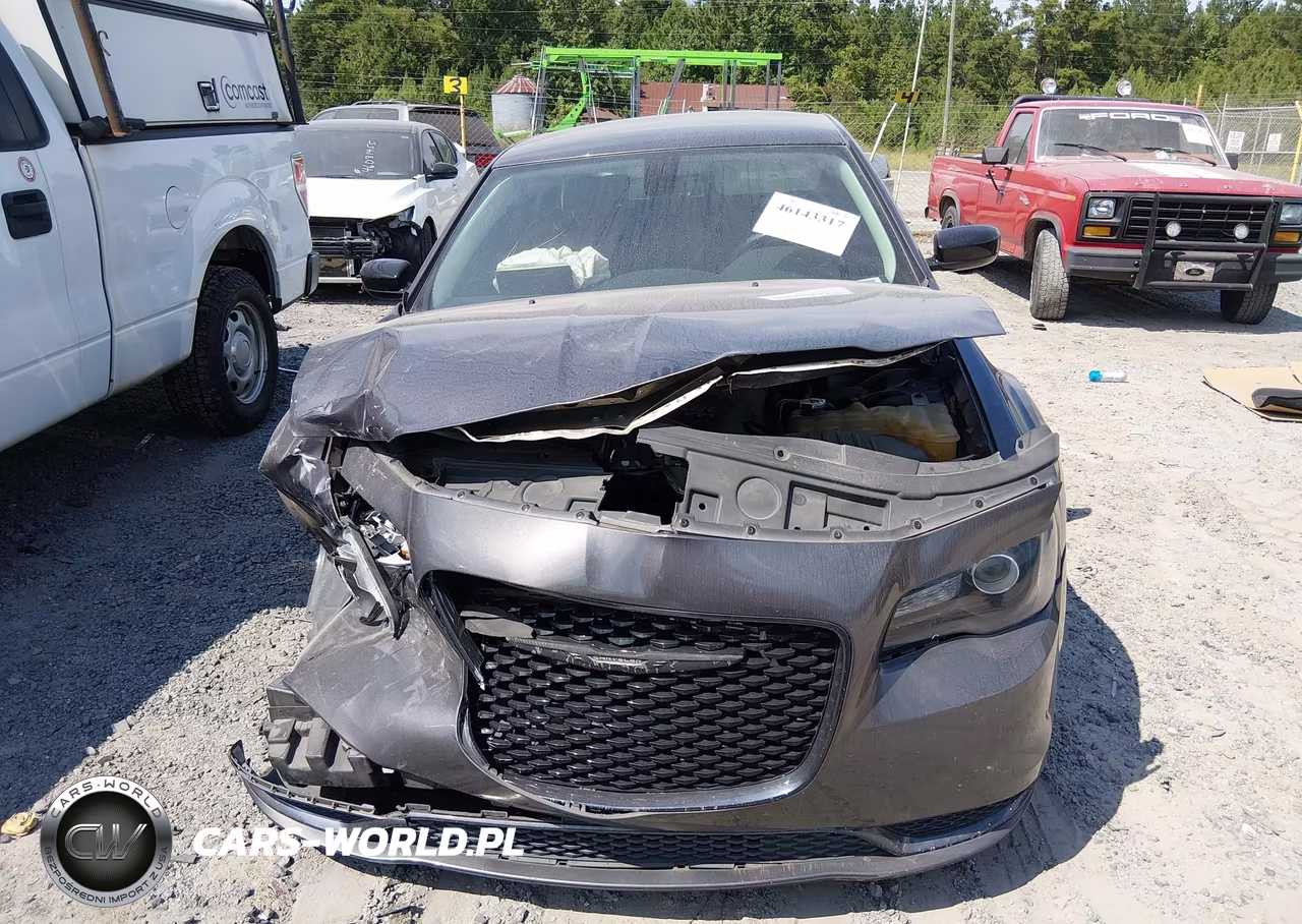 2019 Chrysler 300 Touring VIN:2C3CCAAG9KH728912 - 12