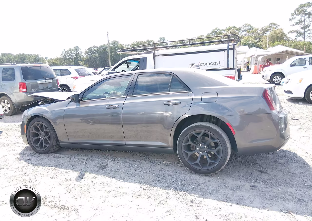 2019 Chrysler 300 Touring VIN:2C3CCAAG9KH728912 - 14