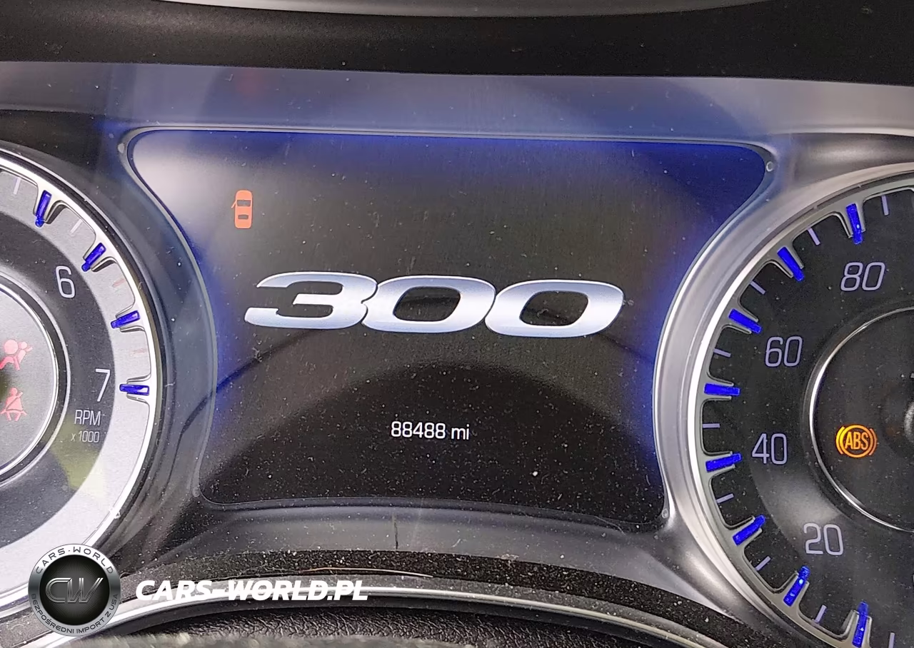 2019 Chrysler 300 Touring VIN:2C3CCAAG9KH728912 - 15