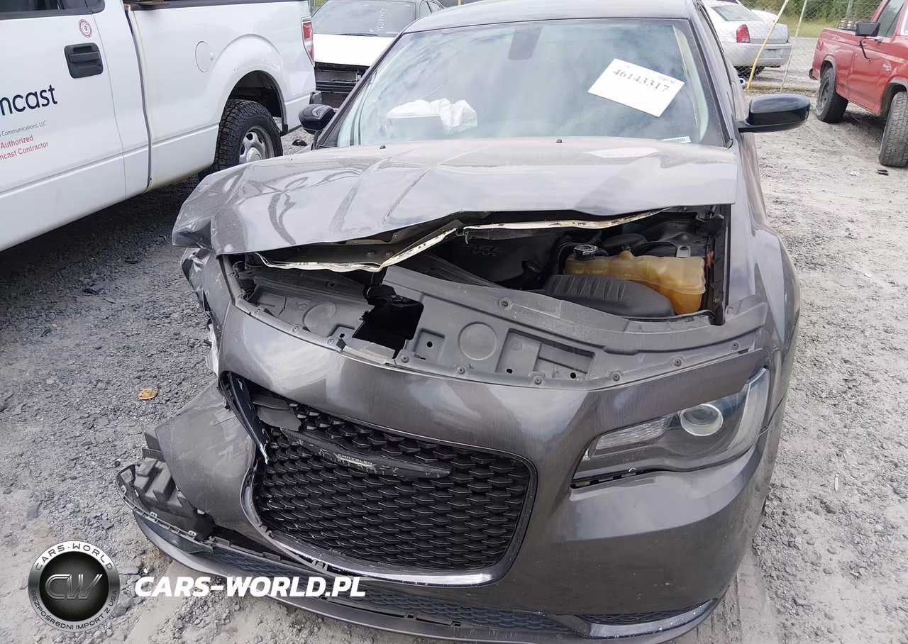 2019 Chrysler 300 Touring VIN:2C3CCAAG9KH728912 - 18