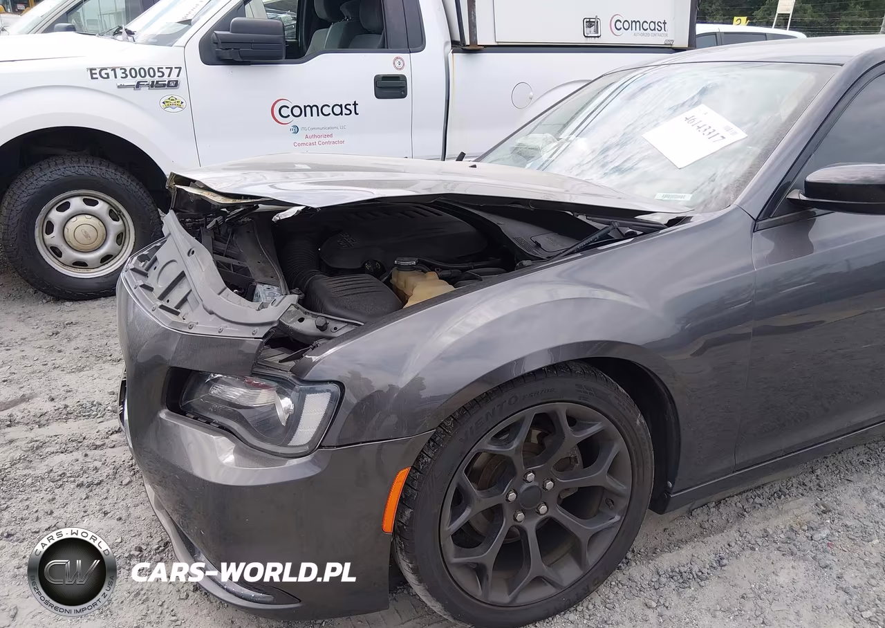 2019 Chrysler 300 Touring VIN:2C3CCAAG9KH728912 - 19