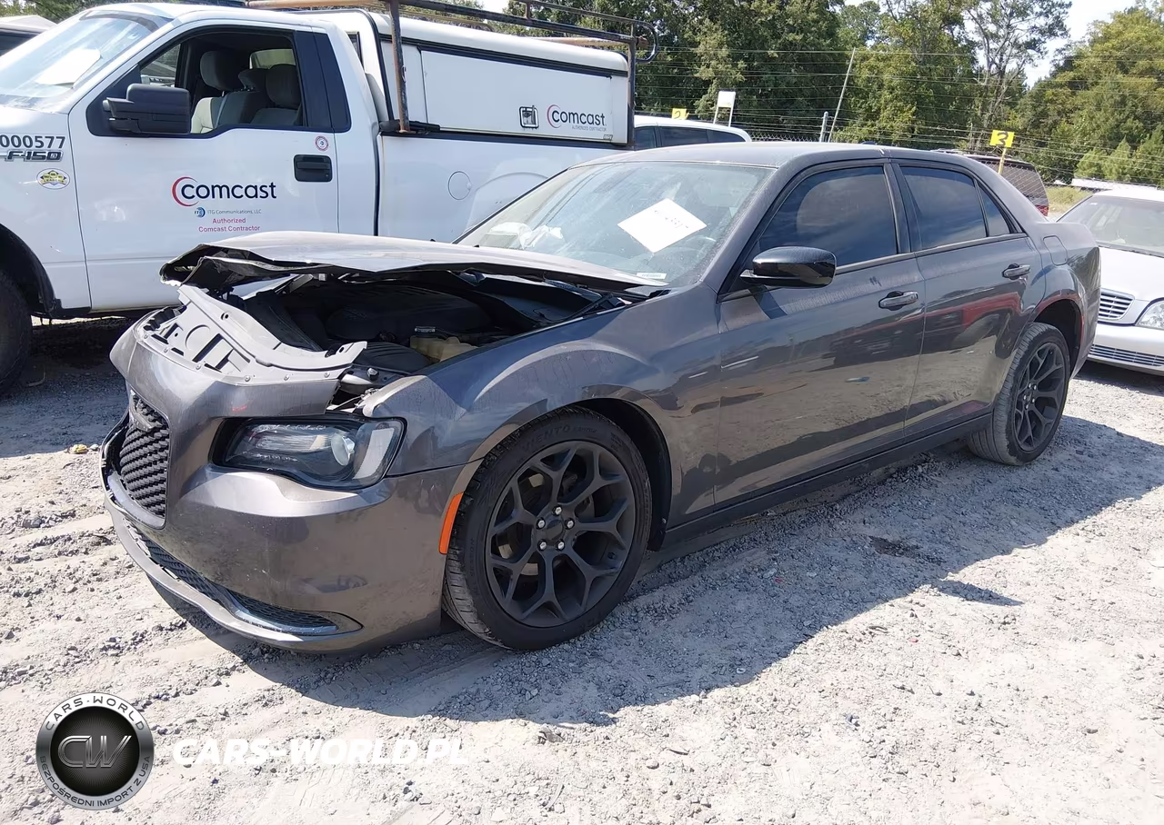 2019 Chrysler 300 Touring VIN:2C3CCAAG9KH728912 - 2