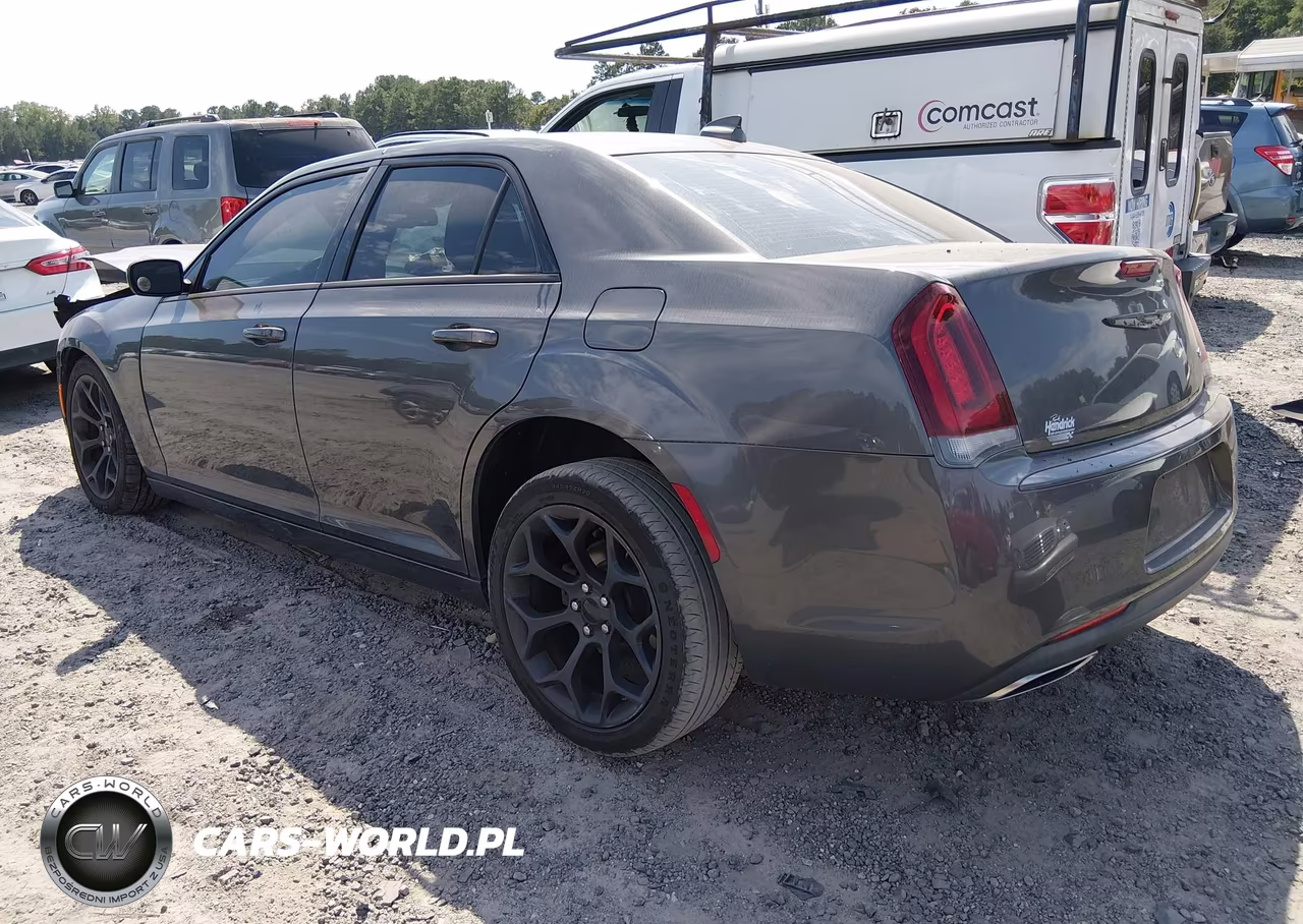2019 Chrysler 300 Touring VIN:2C3CCAAG9KH728912 - 3