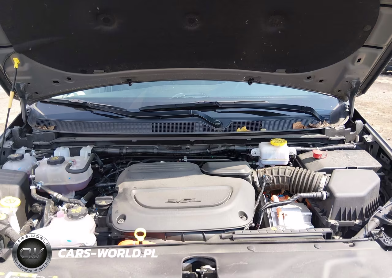 2024 Chrysler Pacifica Hybrid Select VIN:2C4RC1S74RR200140 - 10