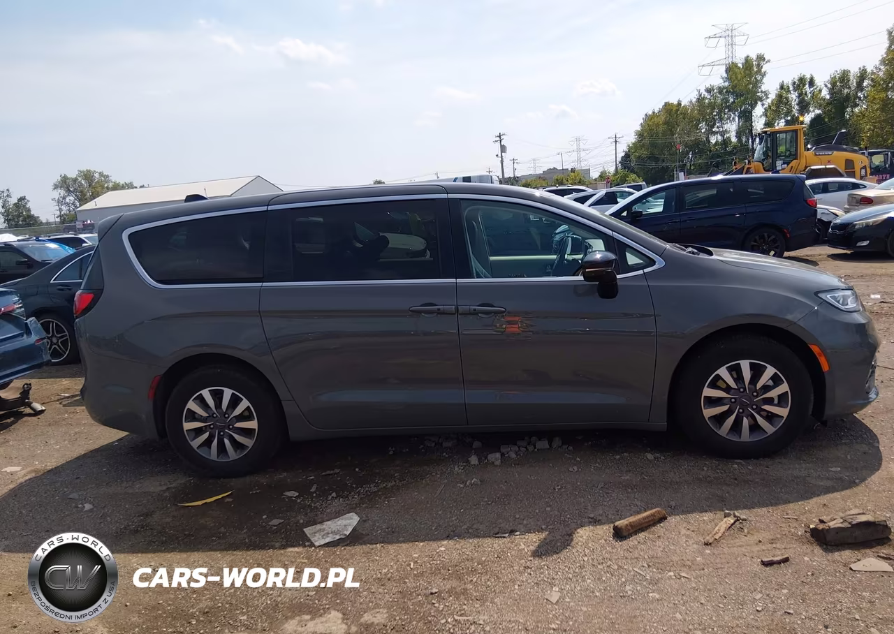 2024 Chrysler Pacifica Hybrid Select VIN:2C4RC1S74RR200140 - 13