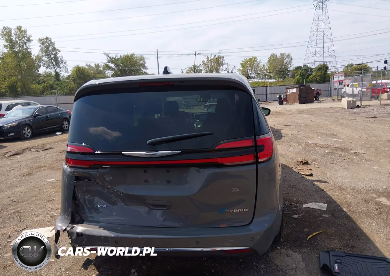 2024 Chrysler Pacifica Hybrid Select VIN:2C4RC1S74RR200140 - 16