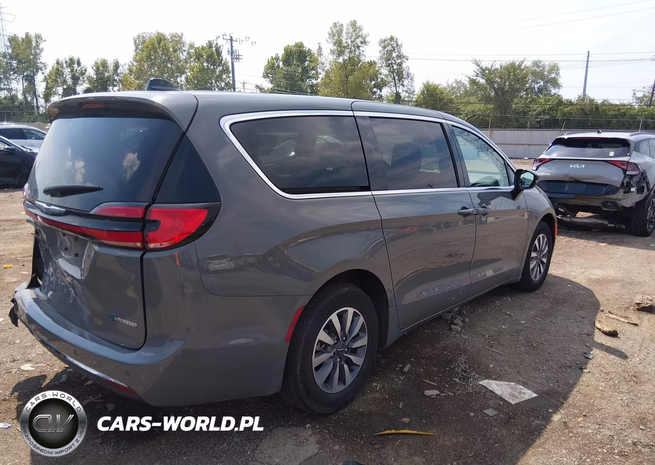 2024 Chrysler Pacifica Hybrid Select VIN:2C4RC1S74RR200140 - 4