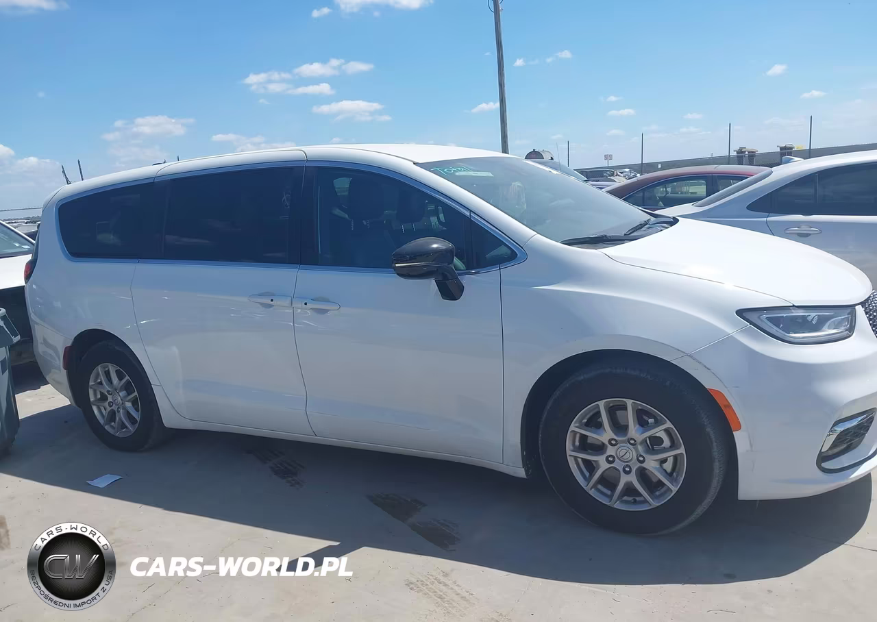 2026 Chrysler Pacifica Select VIN:2C4RC1BGXTR196781 - 13