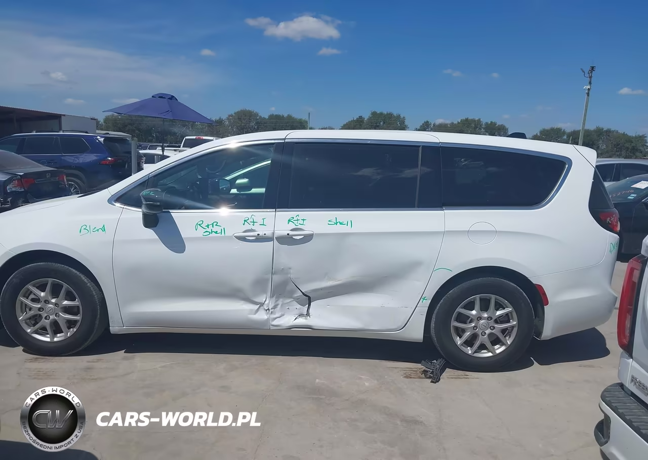 2026 Chrysler Pacifica Select VIN:2C4RC1BGXTR196781 - 14
