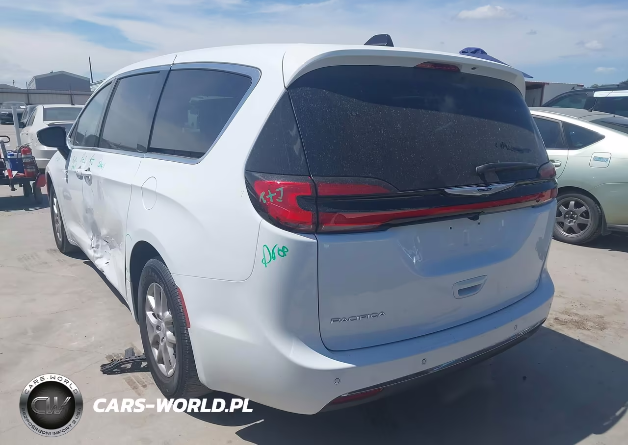 2026 Chrysler Pacifica Select VIN:2C4RC1BGXTR196781 - 3