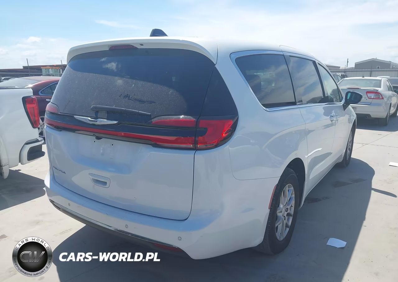 2026 Chrysler Pacifica Select VIN:2C4RC1BGXTR196781 - 4