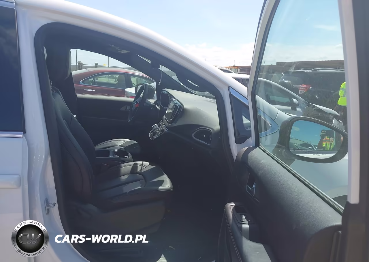 2026 Chrysler Pacifica Select VIN:2C4RC1BGXTR196781 - 5