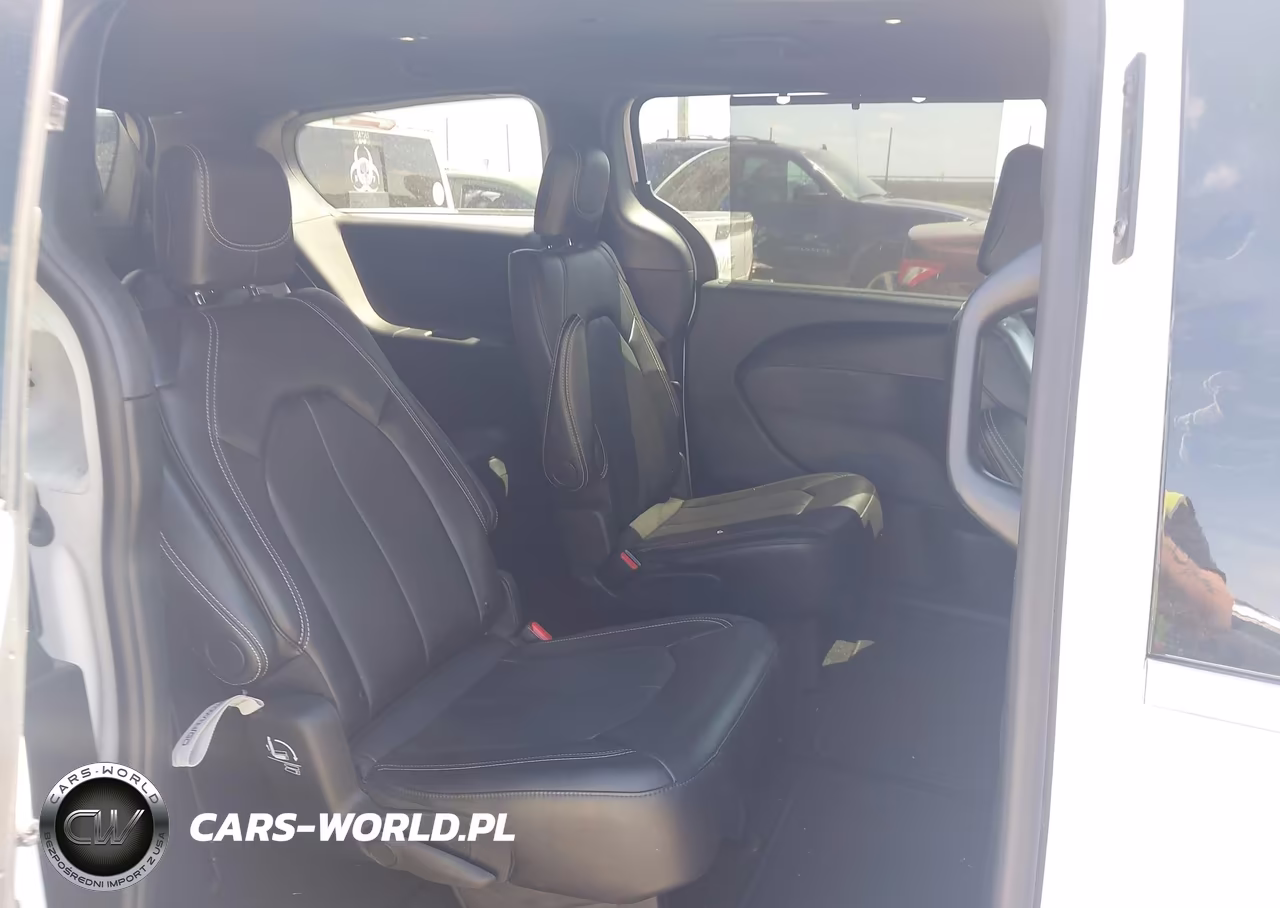 2026 Chrysler Pacifica Select VIN:2C4RC1BGXTR196781 - 8