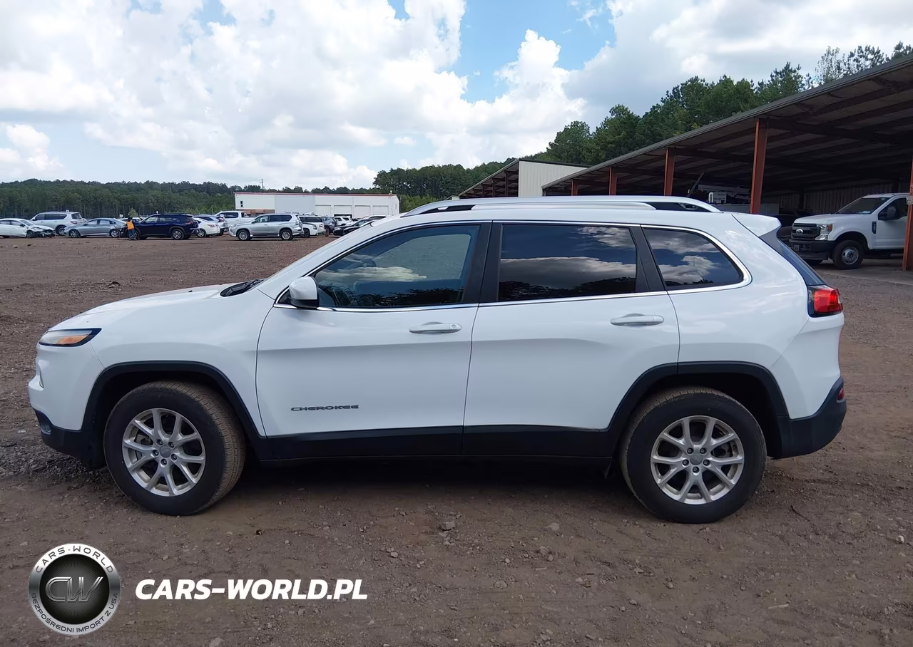 2018 Jeep Cherokee Latitude 4X4 VIN:1C4PJMCBXJD528588 - 13