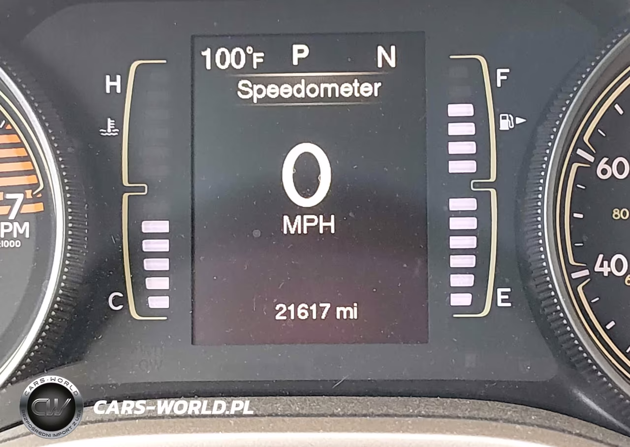 2018 Jeep Cherokee Latitude 4X4 VIN:1C4PJMCBXJD528588 - 14