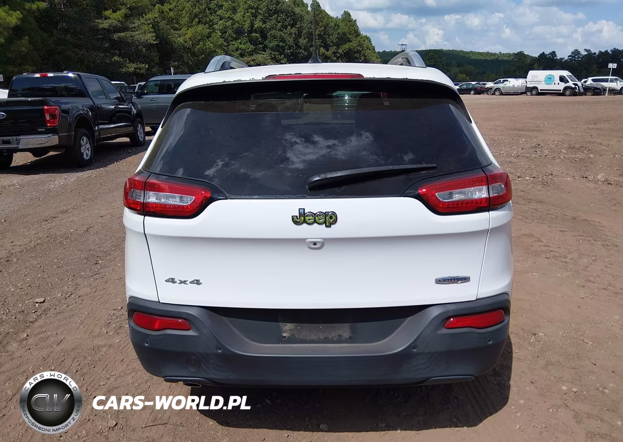 2018 Jeep Cherokee Latitude 4X4 VIN:1C4PJMCBXJD528588 - 15
