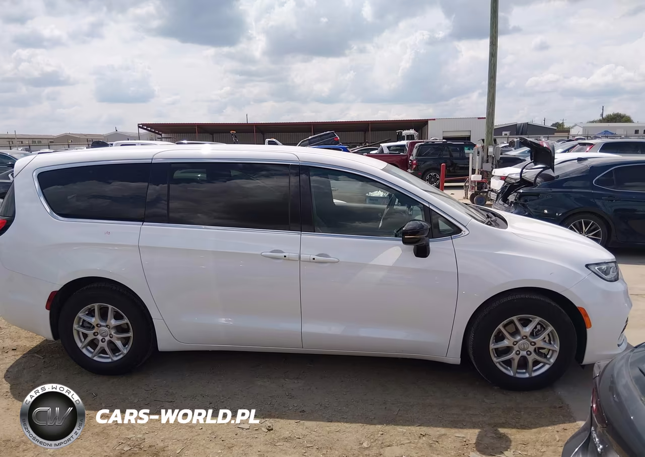 2025 Chrysler Pacifica Select VIN:2C4RC1BG3SR594770 - 13