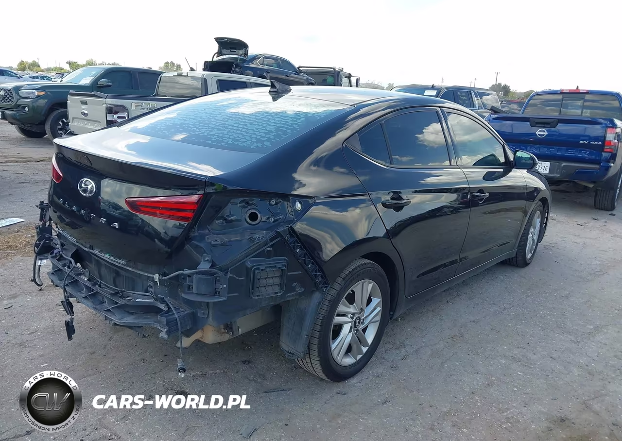 2019 Hyundai Elantra Sel VIN:5NPD84LF2KH404053 - 4