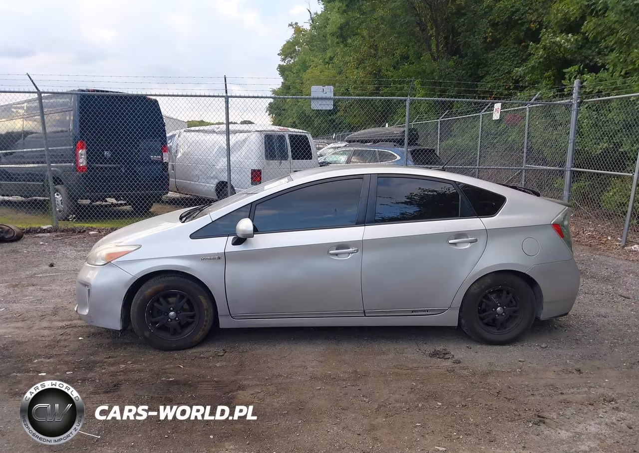 2014 Toyota Prius Three VIN:JTDKN3DU9E1772202 - 13