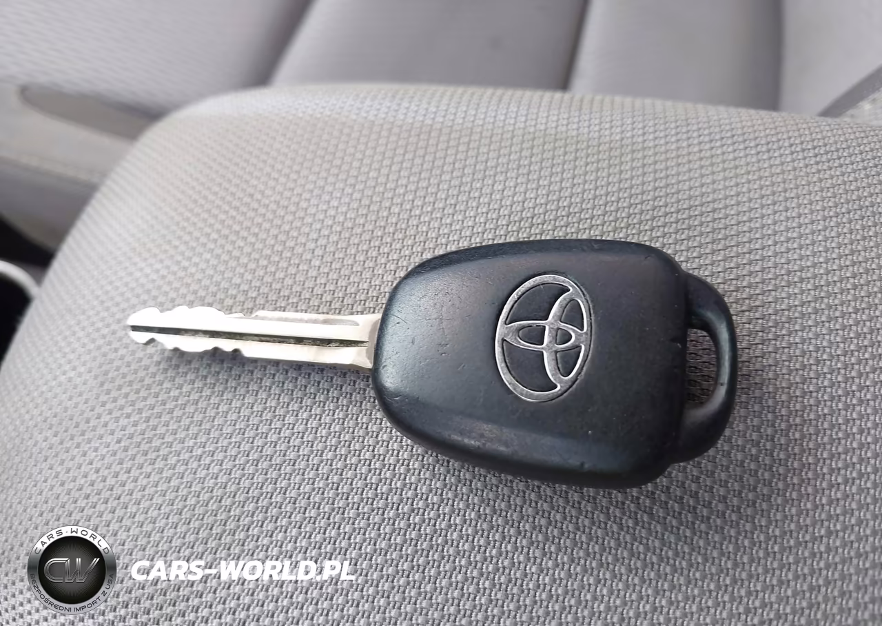 2017 Toyota Corolla Le VIN:5YFBURHE6HP670476 - 11