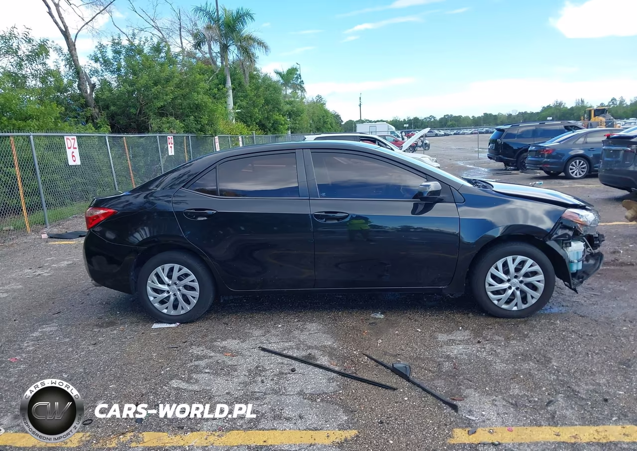 2017 Toyota Corolla Le VIN:5YFBURHE6HP670476 - 14