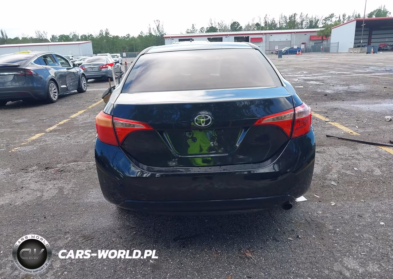 2017 Toyota Corolla Le VIN:5YFBURHE6HP670476 - 17