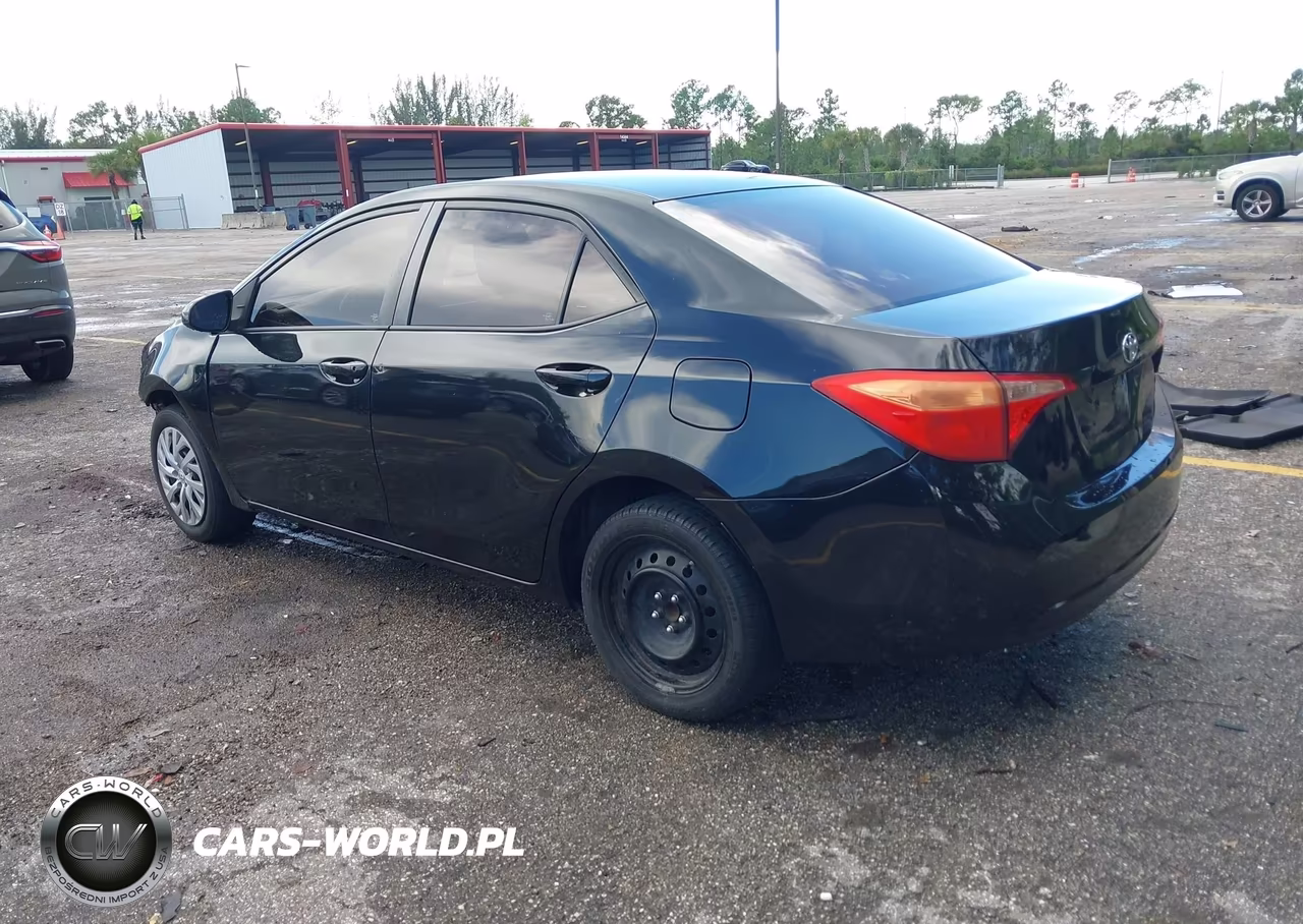 2017 Toyota Corolla Le VIN:5YFBURHE6HP670476 - 3