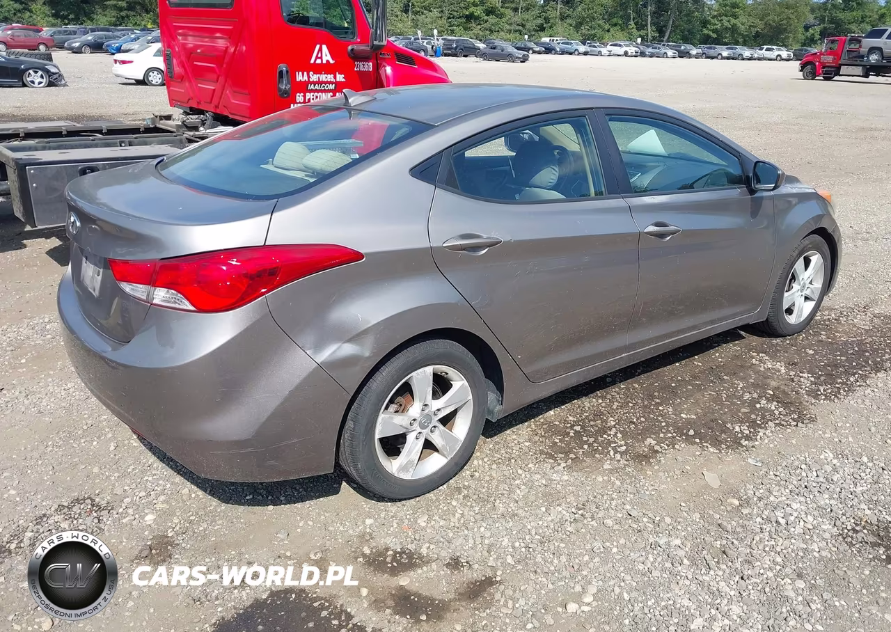 2011 Hyundai Elantra Gls VIN:5NPDH4AE8BH024158 - 4
