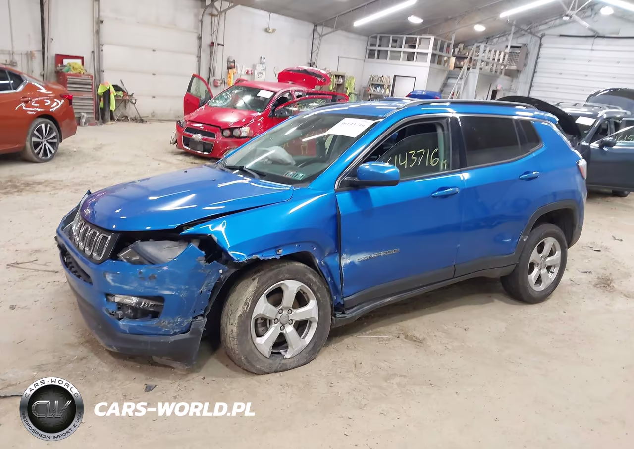 2019 Jeep Compass Latitude 4X4 VIN:3C4NJDBB8KT682463 - 2