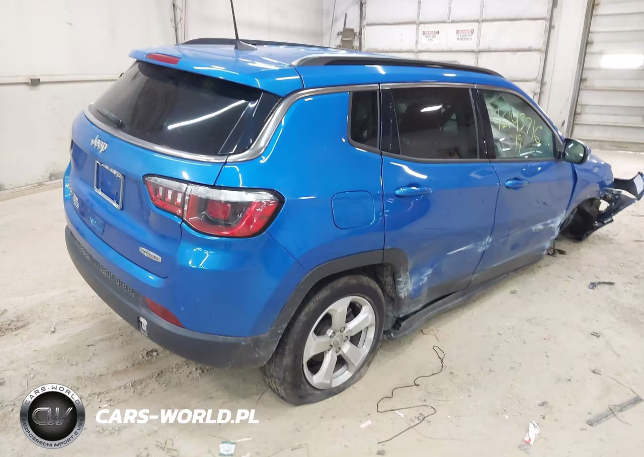 2019 Jeep Compass Latitude 4X4 VIN:3C4NJDBB8KT682463 - 4