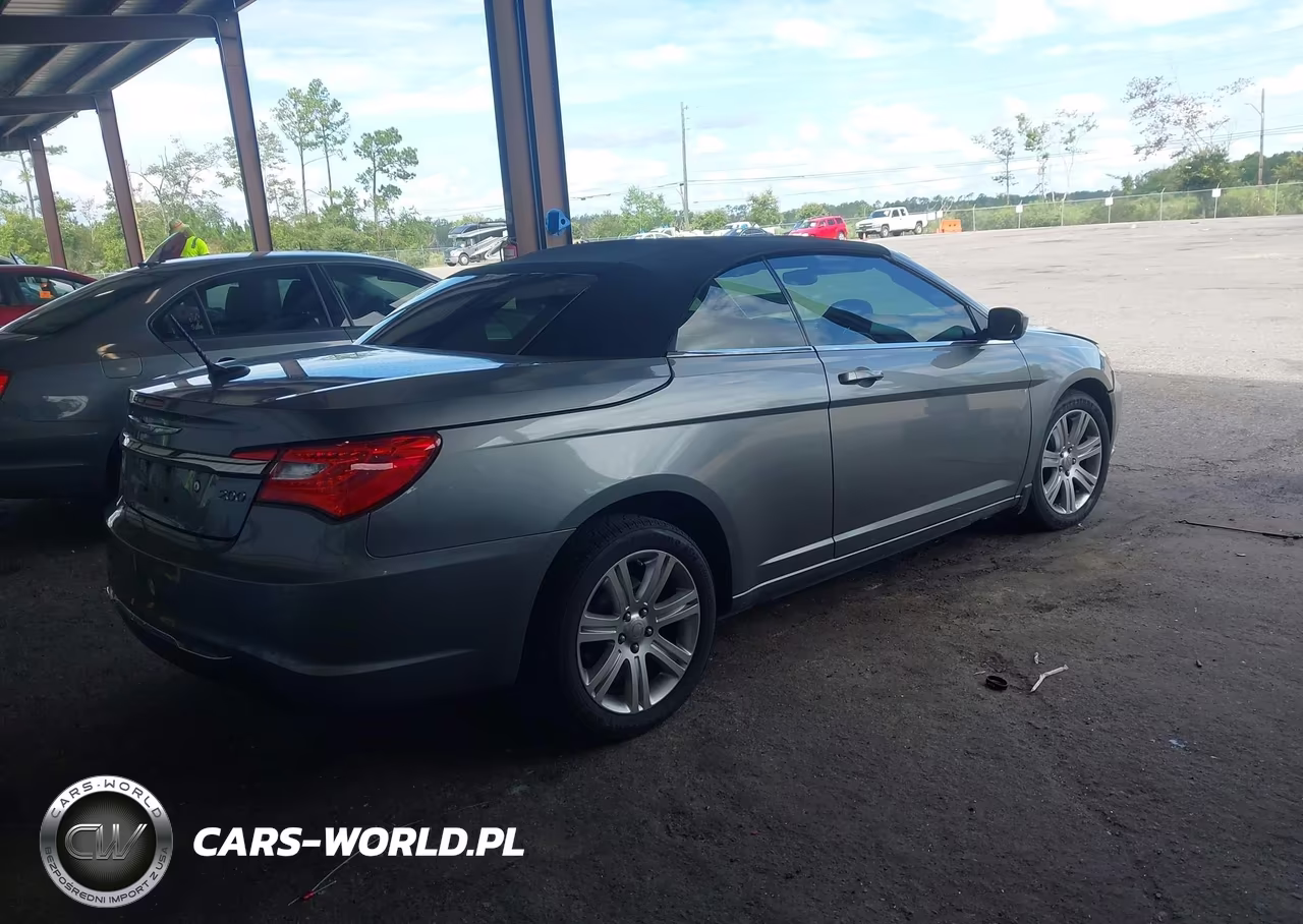 2011 Chrysler 200 Touring VIN:1C3BC2EG4BN624606 - 4