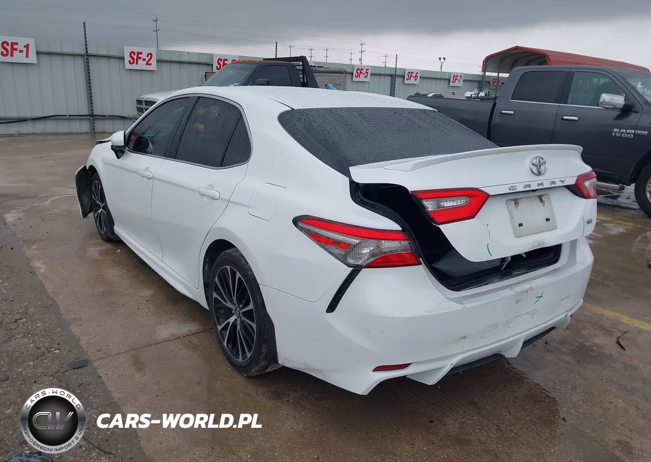 2018 Toyota Camry Se VIN:4T1B11HK6JU110347 - 3