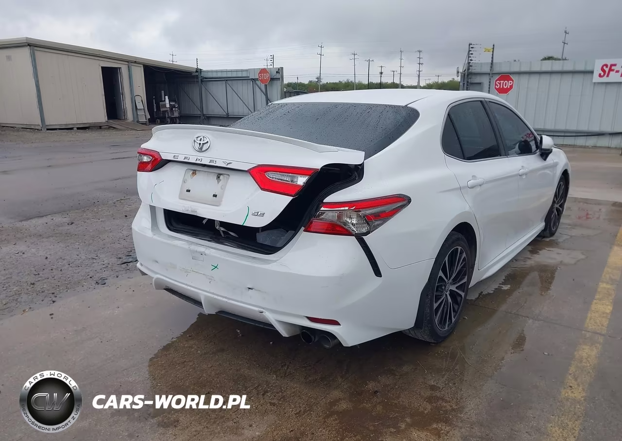 2018 Toyota Camry Se VIN:4T1B11HK6JU110347 - 4